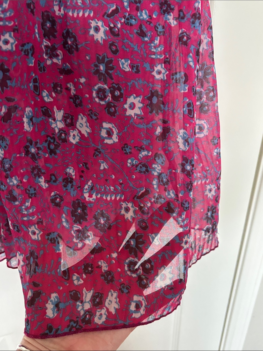 255. Anthropologie Ruffle Floral Short-Sleeve Blouse in Magenta Size Small - Picture 8 of 10